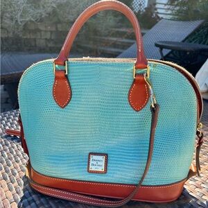 Gently used in pristine condition Dooney & Bourke shoulder or crossbody bag.